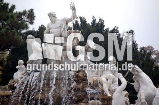 Schloss_Schönbrunn_Neptunbrunnen_06.JPG